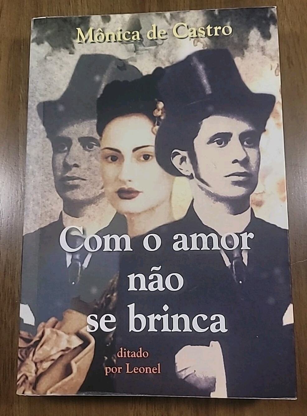 COM AMOR NAO SE BRINCA By Monica De Castro